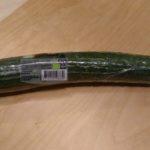 Plastic om de komkommer en paprika van de supermarkt. Is dat slecht?