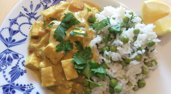 Recept vegan curry met banaan, jackfruit, tofu en kokos